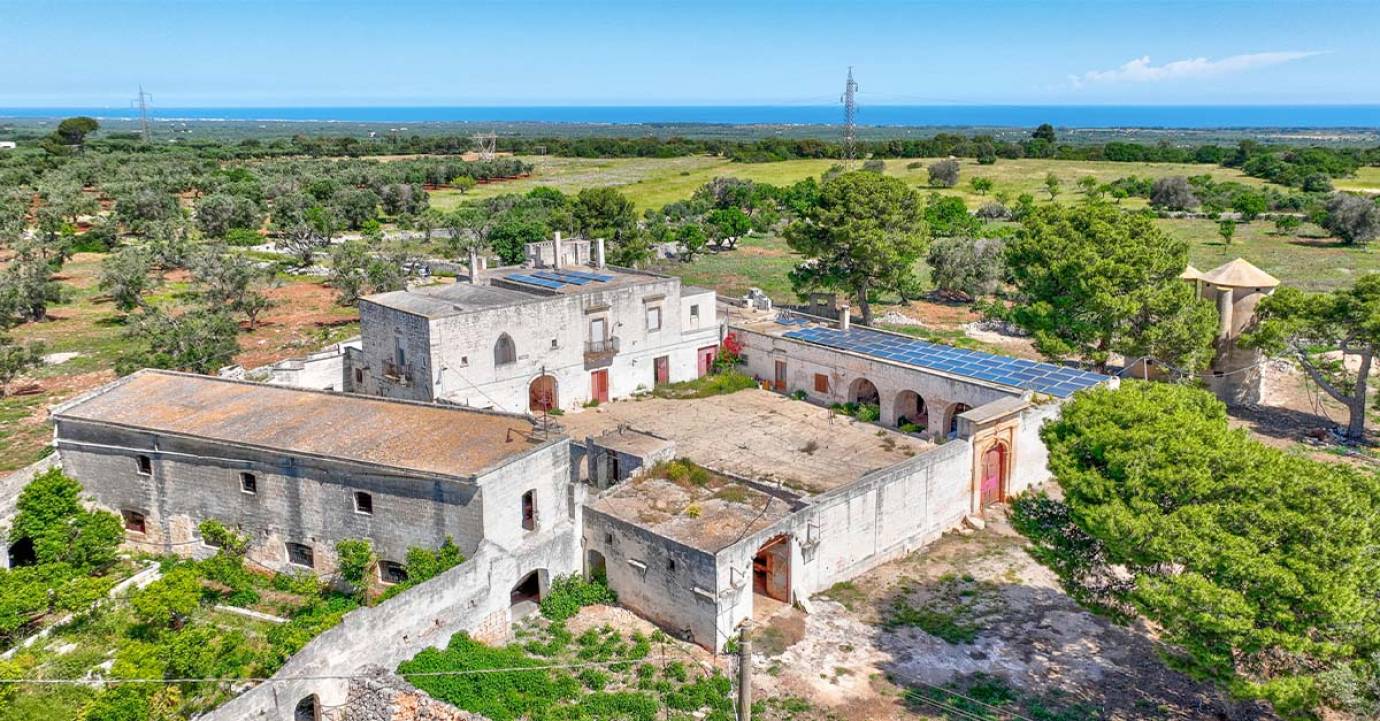 Une élégance rurale à réinventer : l’ancienne Masseria Specchia non loin d’Ostuni dans les Pouilles 