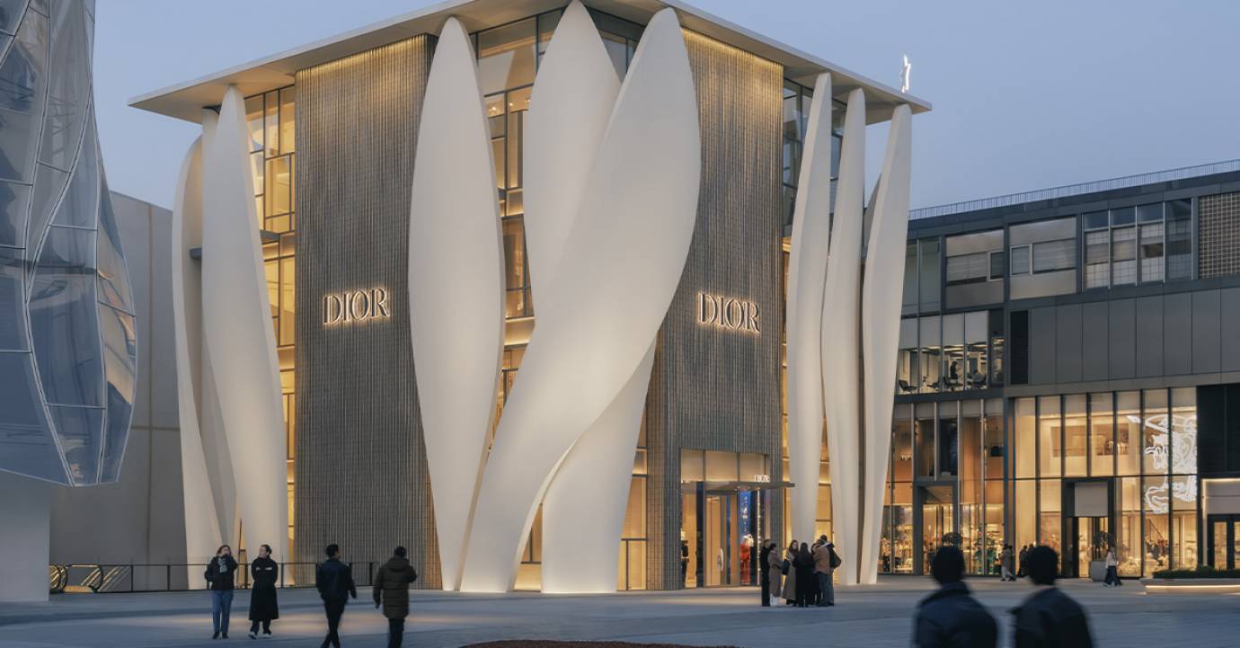 À Pékin, Dior dévoile un nouveau bâtiment-sculpture signé Christian de Portzamparc