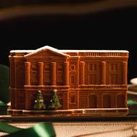 Noël féerique au Crillon : lumière, gourmandise et solidarité place de la Concorde